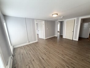 12 Cottage St in Vernon, CT - Building Photo - Building Photo