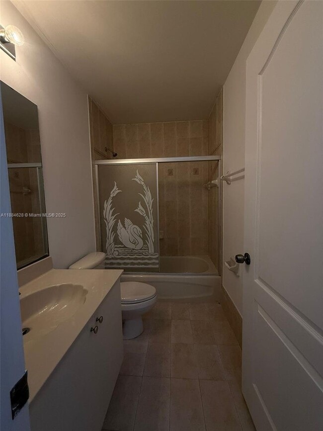 17640 NW 73rd Ave in Hialeah, FL - Building Photo - Building Photo