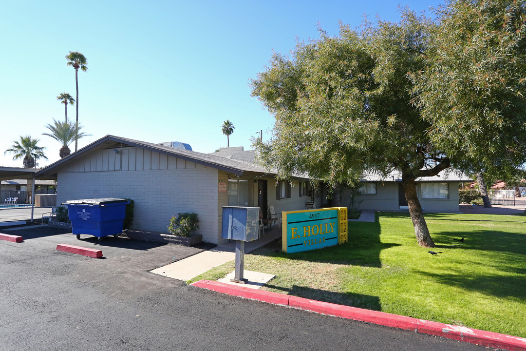 Holly Villas in Phoenix, AZ - Building Photo