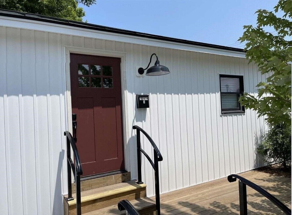 25 Union St in Brandon, VT - Building Photo