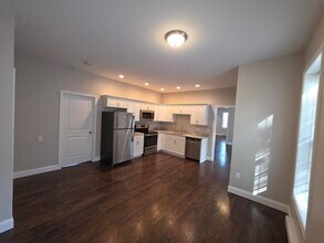 25 Brown Ave in Holyoke, MA - Building Photo - Building Photo