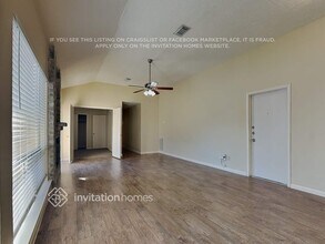 9203 Rippling Fields Dr in Houston, TX - Foto de edificio - Building Photo