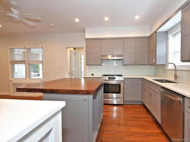 494 W William St in Rye Brook, NY - Building Photo - Building Photo