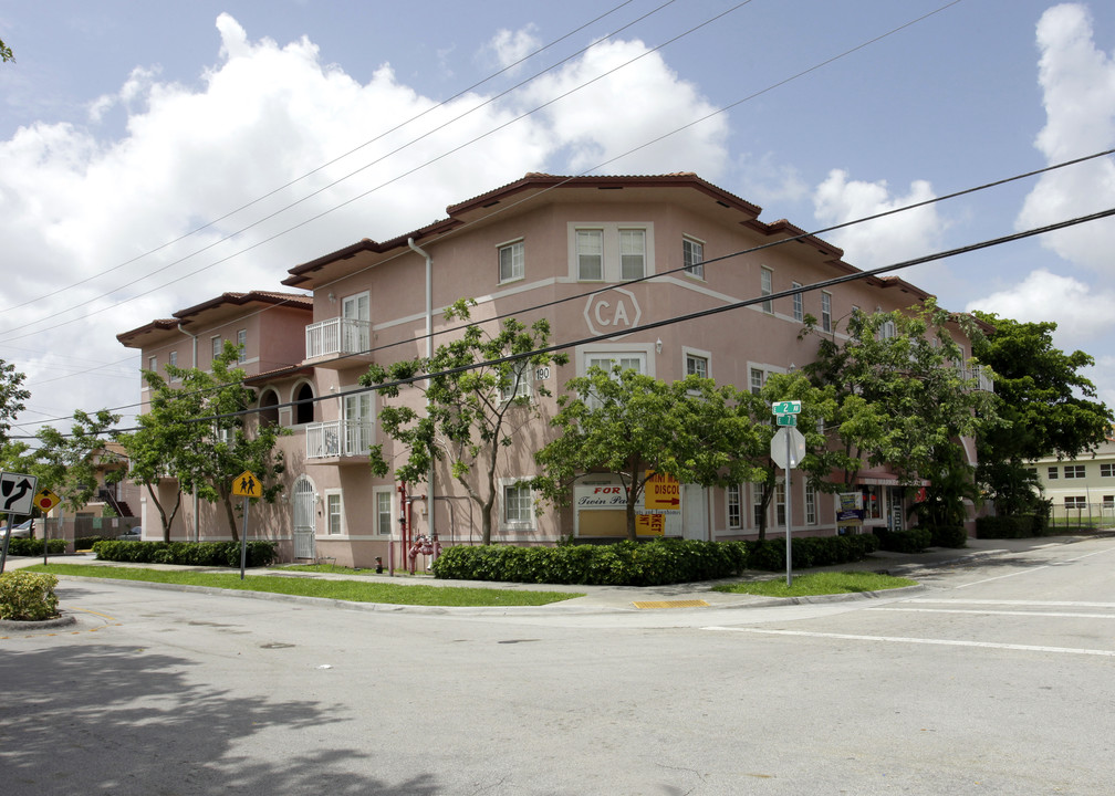 190 E 7th St in Hialeah, FL - Building Photo