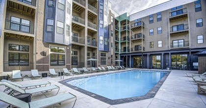 East Bank in Noblesville, IN - Foto de edificio - Building Photo