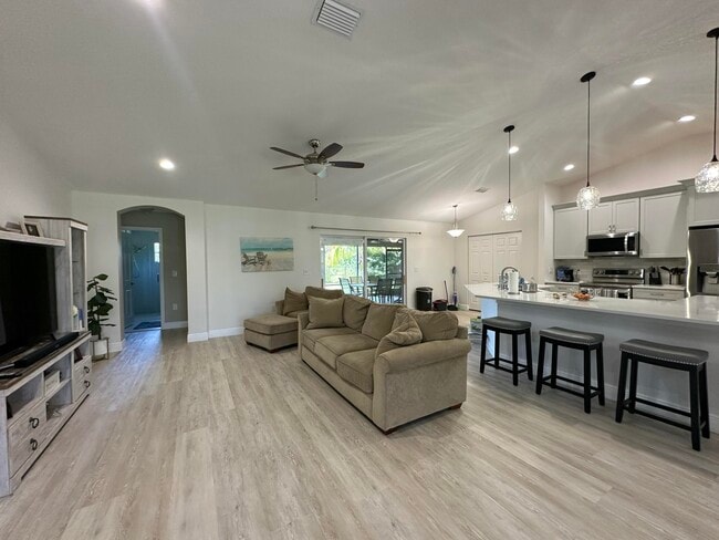 3942 SW Jarmer Rd