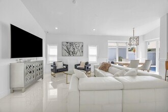 39 Dorchester Cir in Palm Beach Gardens, FL - Building Photo - Building Photo