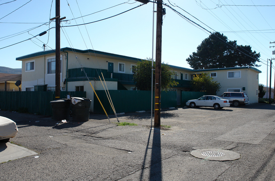 114 S L St in Lompoc, CA - Foto de edificio