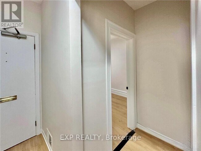 162 Ivy Crescent in Ottawa, ON - Building Photo - Building Photo