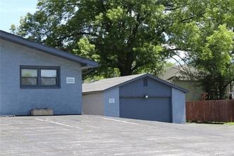 5090 Humbert Rd in Alton, IL - Building Photo - Building Photo