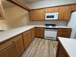 5521 W 7th Ave in Stillwater, OK - Building Photo - Building Photo