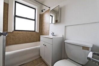 808 W 76th St 7542-52 S Halsted Chicago, IL 60620 in Chicago, IL - Foto de edificio - Building Photo