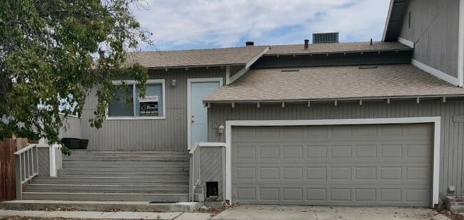 property at 1540 Racquet Club Dr