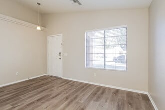 16015 W Sierra St in Goodyear, AZ - Foto de edificio - Building Photo