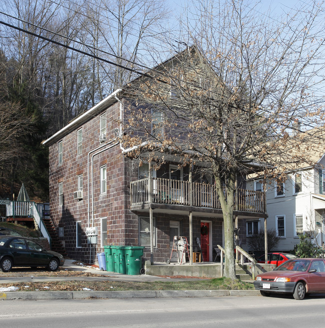 90 S Main St in Berwick, PA - Foto de edificio - Building Photo