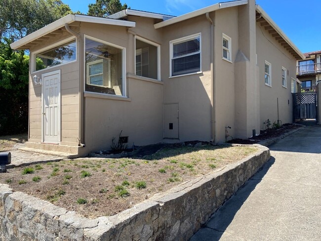 665 Cypress St in Monterey, CA - Foto de edificio - Building Photo