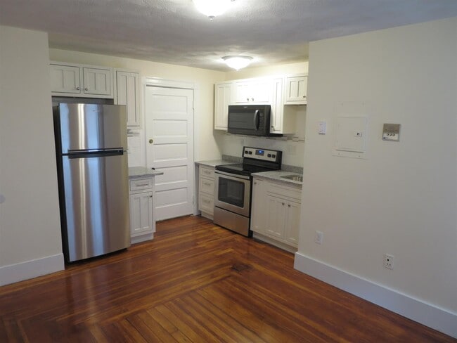 14 Garrison Ave, Unit 2