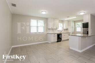 1047 Cove Landing Dr in Jacksonville, FL - Building Photo - Building Photo