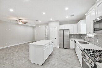 7524 E Maxroy St, Unit A in Houston, TX - Building Photo - Building Photo