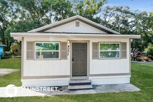4007 E Osborne Ave in Tampa, FL - Building Photo