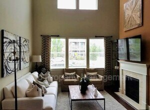 5296 SE Lone Oak St in Hillsboro, OR - Foto de edificio - Building Photo