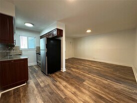 110 NE 19th Ave in Deerfield Beach, FL - Building Photo