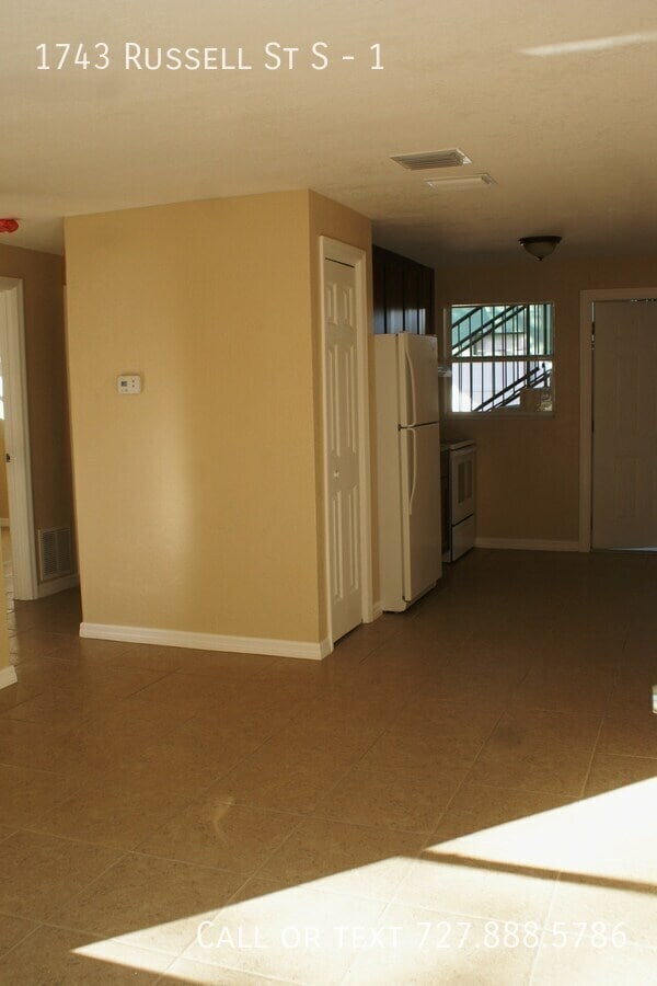 1743 Russell St S in St. Petersburg, FL - Building Photo - Building Photo