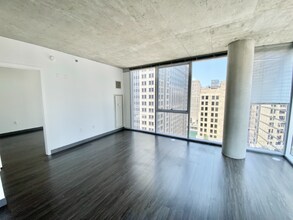 200 N Wells St, Unit 2201 in Chicago, IL - Foto de edificio - Building Photo