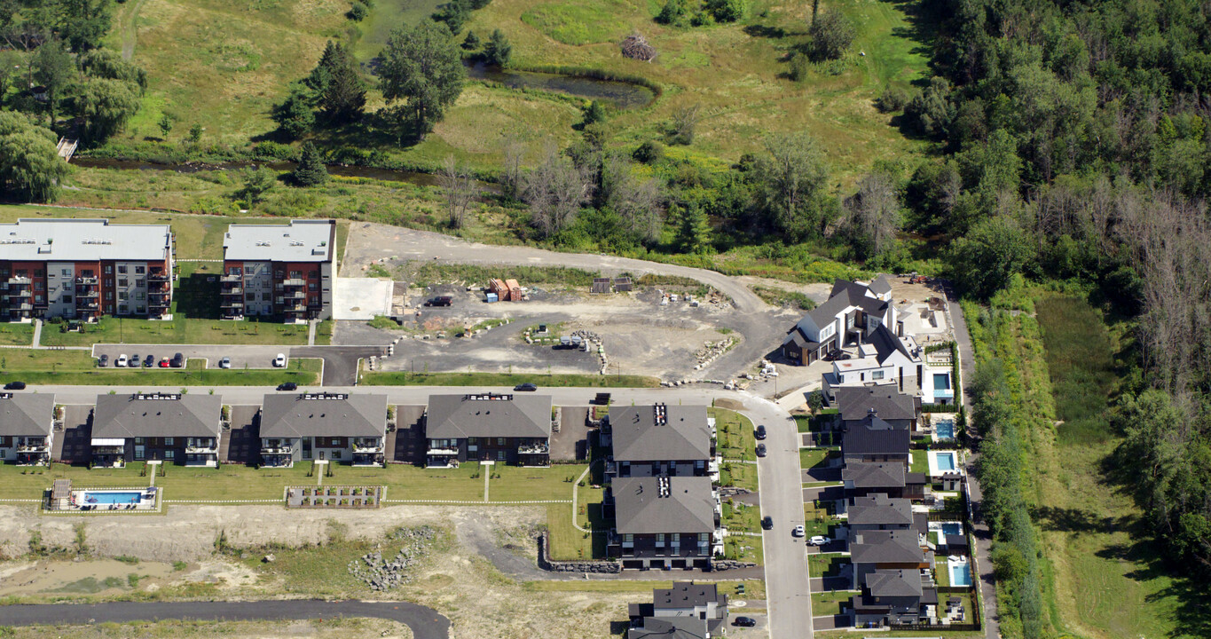 DMI Le Riviera in Carignan, QC - Building Photo