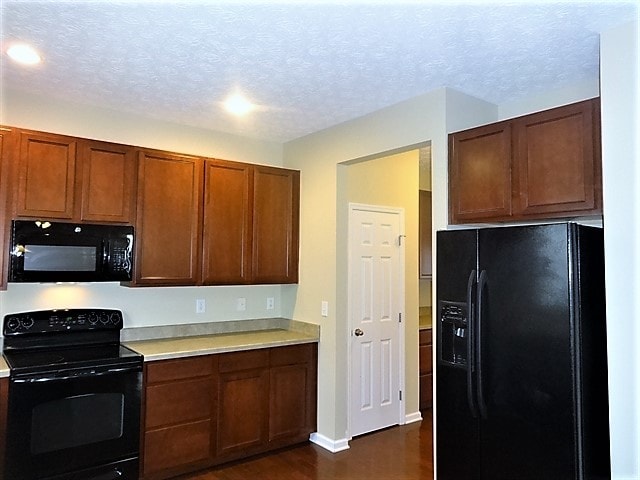 1004 Taylor Glen Blvd E in Pataskala, OH - Building Photo - Building Photo