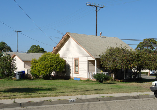 261 E Pearl St in Port Hueneme, CA - Building Photo - Building Photo