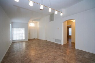 5136 Sterling Manor Dr in Tampa, FL - Building Photo - Building Photo