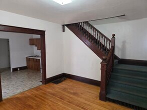 1201 S Farwell St, Unit 1201 in Eau Claire, WI - Building Photo - Building Photo