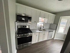 3896 Parkdale Rd in Cleveland Heights, OH - Building Photo - Building Photo