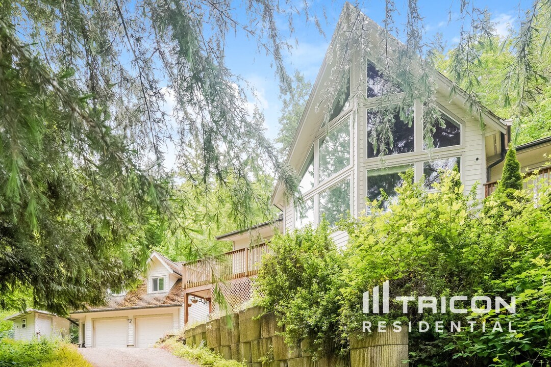 3724 Pioneer Way E in Tacoma, WA - Building Photo