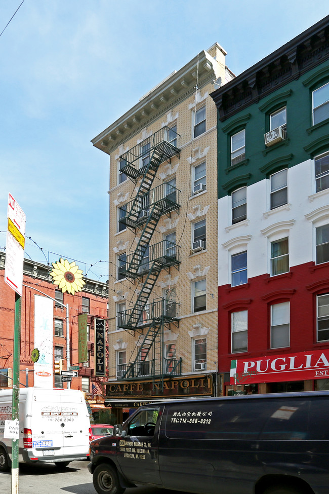 130 Mulberry St in New York, NY - Building Photo - Building Photo