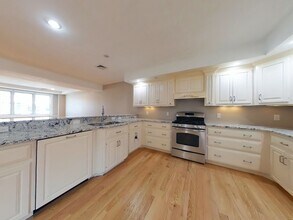 111-111 Farwell St in Newton, MA - Building Photo - Building Photo