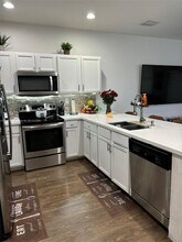 8986 W 35th Way in Hialeah, FL - Building Photo - Building Photo