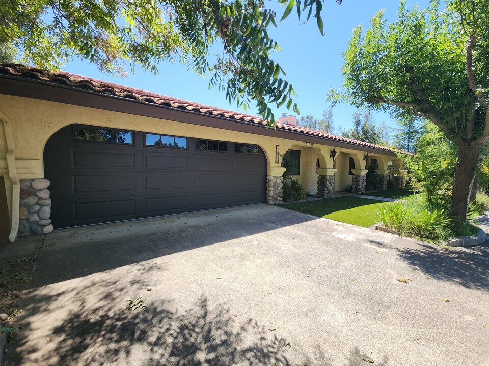 22425 Brent Rd in Red Bluff, CA - Foto de edificio