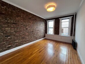 190 S 8th St in Brooklyn, NY - Foto de edificio - Building Photo