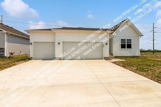 property at 1407 NE Crossing Oaks Dr
