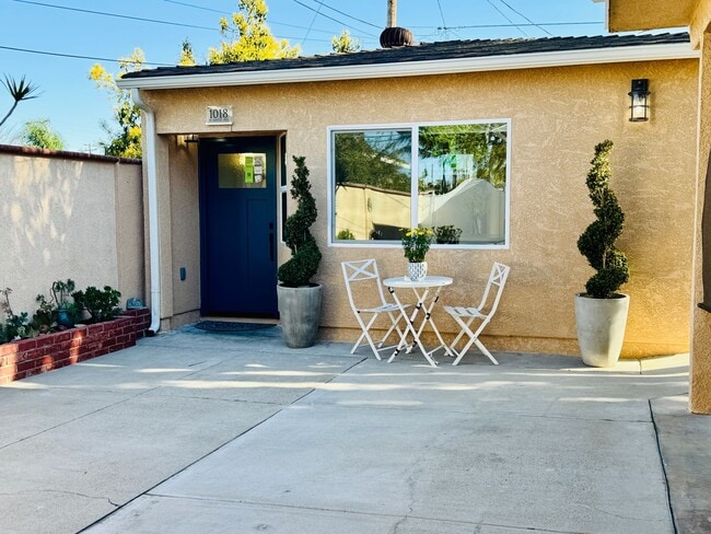 1018 W Maple Ave in Orange, CA - Building Photo - Building Photo