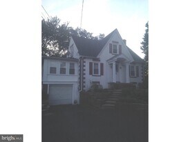 604 S Main St in Sellersville, PA - Building Photo