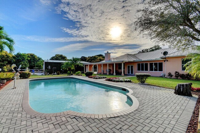 5470 Colbright Rd in Greenacres, FL - Foto de edificio - Building Photo