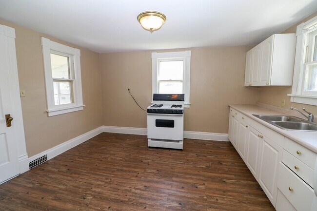1118 14th Ave in Moline, IL - Building Photo - Building Photo