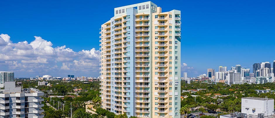 2475 Brickell Ave, Unit 709 in Miami, FL - Building Photo