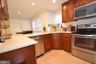 7538 Cross Gate Ln in Alexandria, VA - Building Photo - Building Photo