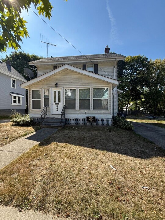 944 Haynes St in Akron, OH - Building Photo