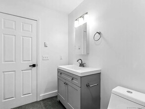 62 Chestnut St in Danbury, CT - Building Photo - Building Photo