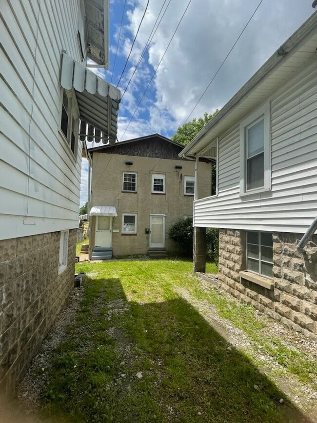 property at 2337 1/2 Washington St W